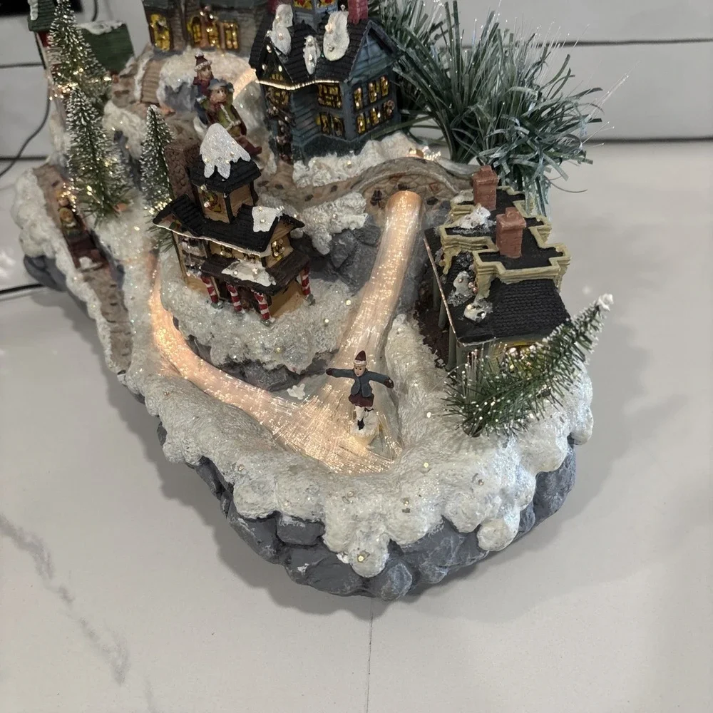 Beautiful vintage fiber optic Christmas village that light up the city-Avon 2003